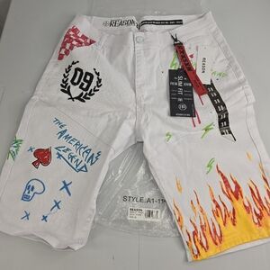 Reason Brand White Shorts with Bold Graphics Size 38 NWT BZ-3247